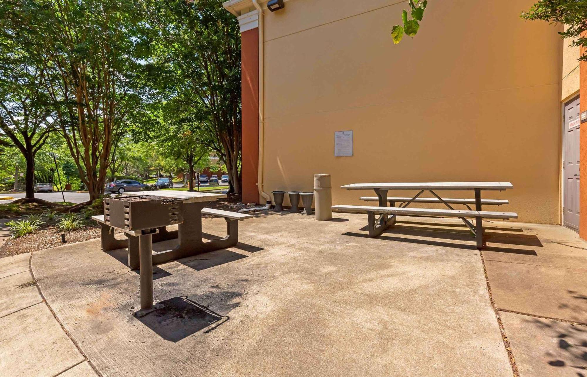 Hometowne Studios By Red Roof Chantilly Exterior photo